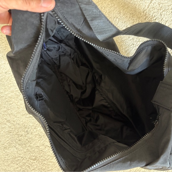 BAGGU Large Nylon Crescent Bag Black - Picture 4 of 5